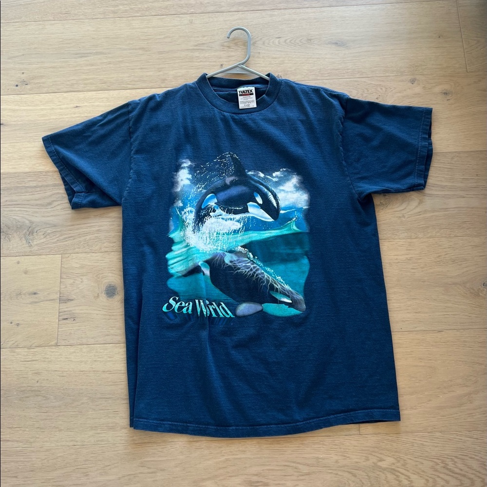 thrifted sea world oversized tee